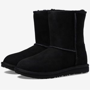 UGGS Classic II (Big Kid)